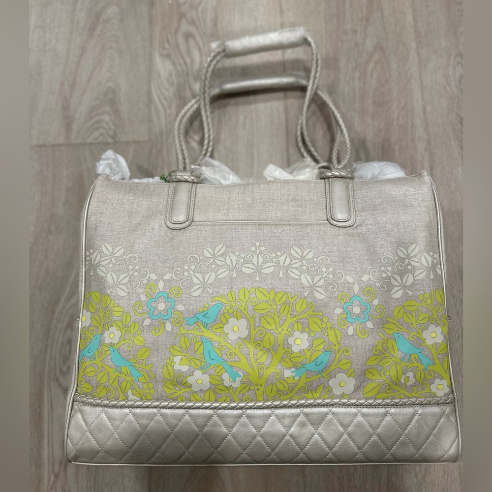 Vera Bradley - Large Resort tote in Sittin’ in a tree print - new with Tags
